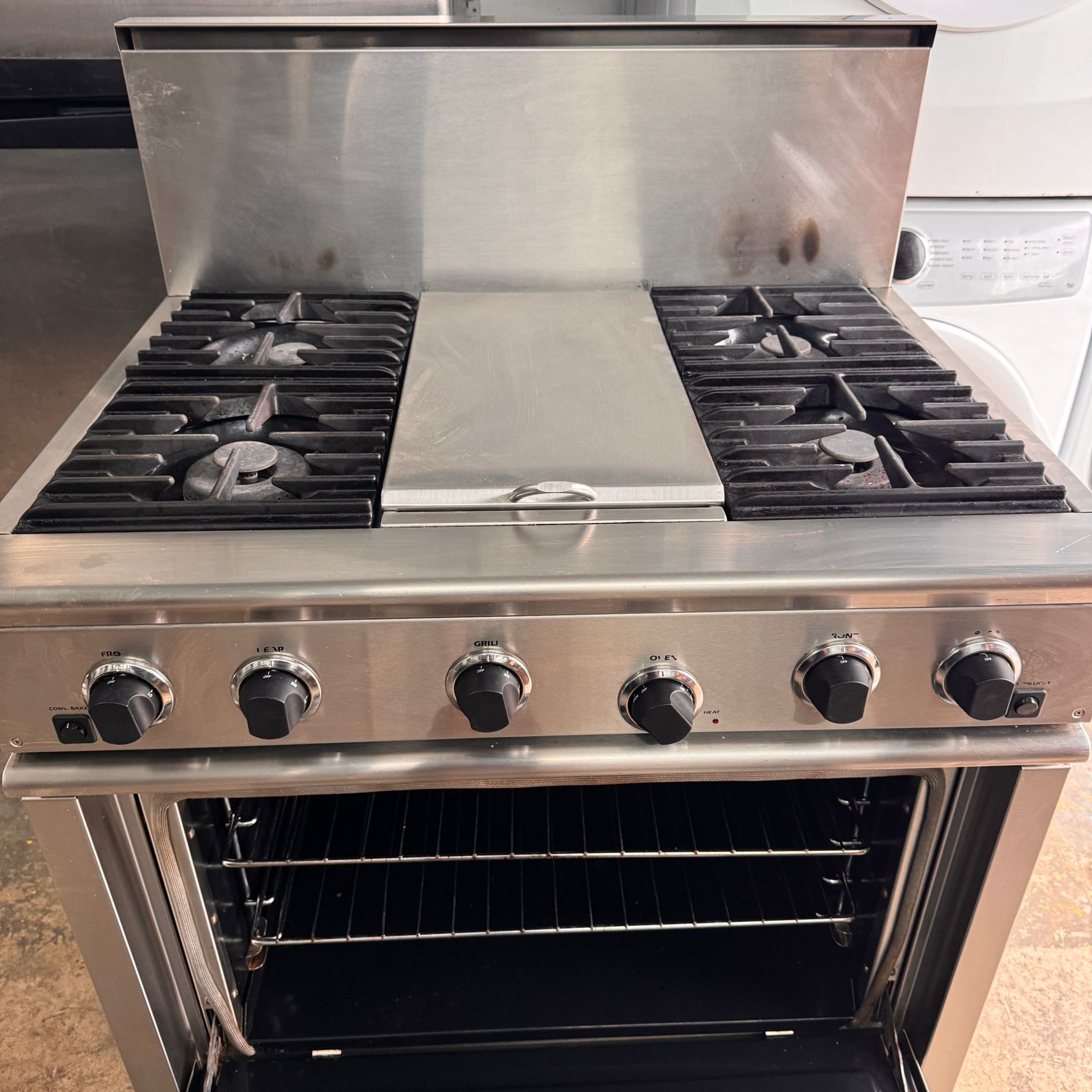 DCS 36” Pro Stainless Steel Propane Gas Stove DCS 36” Pro Stainless Steel Propane Gas Stove